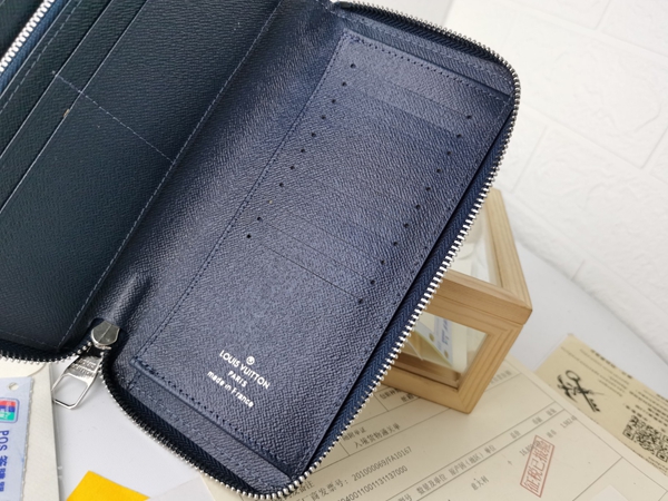 LVコピーウォレット着用イメージ